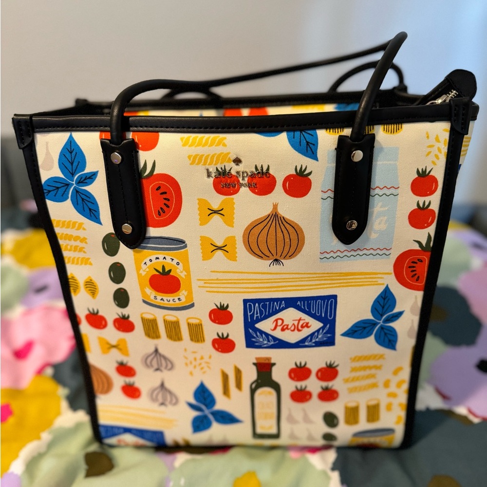 Adorable NWT Kate Spade pasta tote 🍝